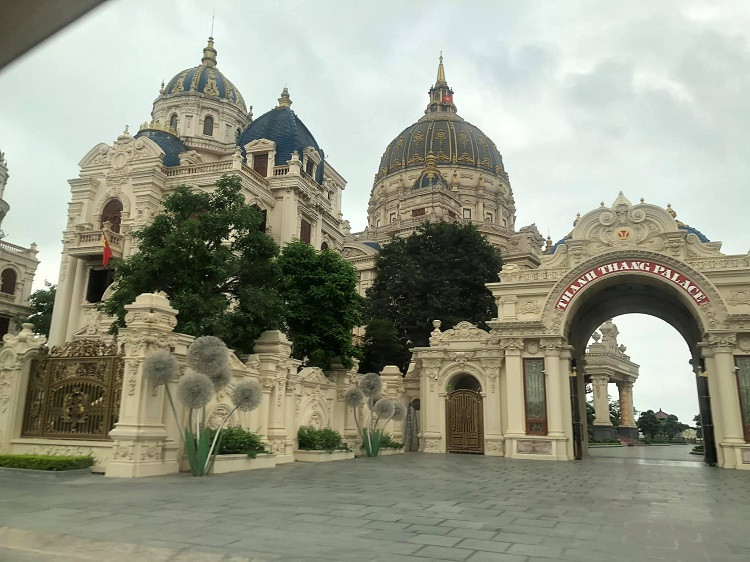 Có gì trong 3 toà lâu đài xa hoa bậc nhất Việt Nam? Co gi trong 3 toa lau dai xa hoa bac nhat Viet Nam?