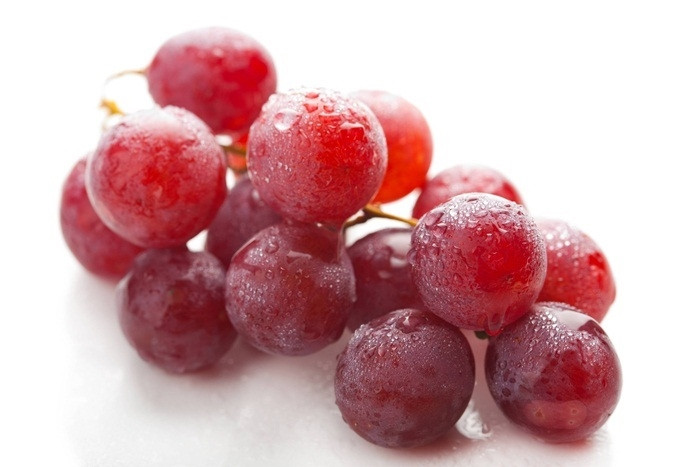 Trong cuộc đấu giá năm 2019 ở Nhật Bản, một chùm nho Ruby Roman 24 quả đã được bán với giá 11.000 USD. Ảnh: Bokksu