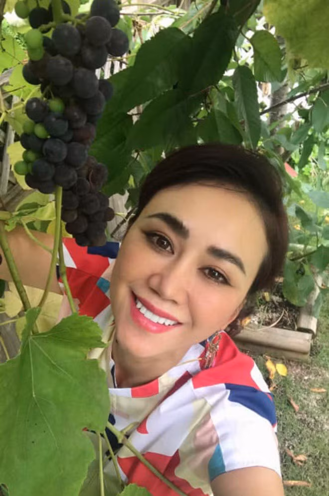 Bên ngoài, Mỹ Vân dành hẳn một góc làm nơi trồng cây ăn quả, rau sạch...