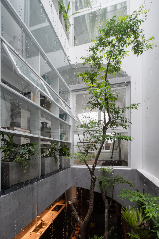 Cây xanh vừa giúp đảm bảo tính thẩm mỹ vừa có tác dụng làm mát, giảm nhiệt cho không gian trong nhà.