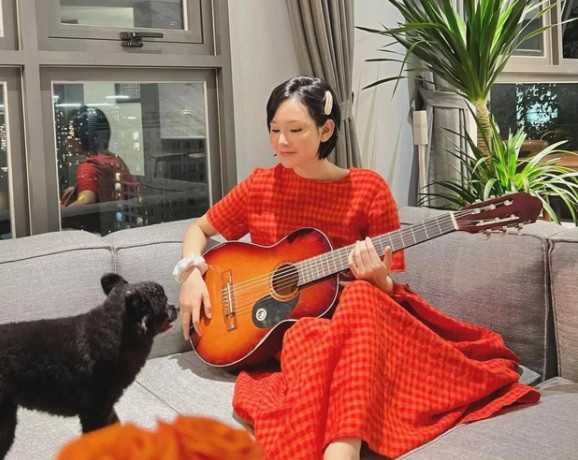 Hiện tại, nữ ca sĩ sinh năm 1997 sống trong một căn hộ cao cấp ở TP HCM.