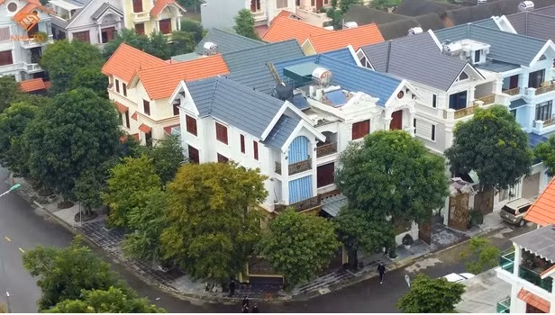 Trầm trồ biệt thự toàn gỗ quý của đại gia Thanh Hóa Tram tro biet thu toan go quy cua dai gia Thanh Hoa