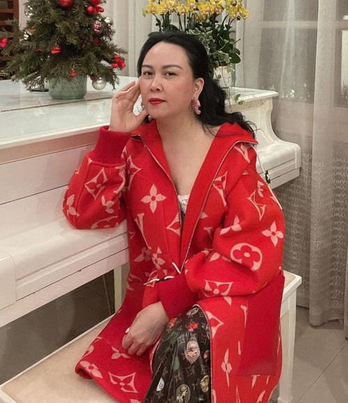 Chiếc áo khoác Parka diện được hai mặt của Phượng Chanel có giá hơn 130 triệu đồng. Ảnh: Ngoisao.