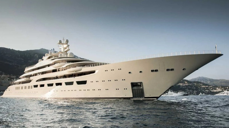 Siêu du thuyền của tỷ phú Nga có bể bơi lớn nhất từng được lắp đặt trên siêu du thuyền với chiều dài 25 mét, và chứa được 180 mét khối nước. Ảnh: Boatinternational