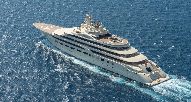 Siêu du thuyền dài 156 mét, được đóng riêng theo yêu cầu của tỷ phú Nga. Ảnh: Boatinternational