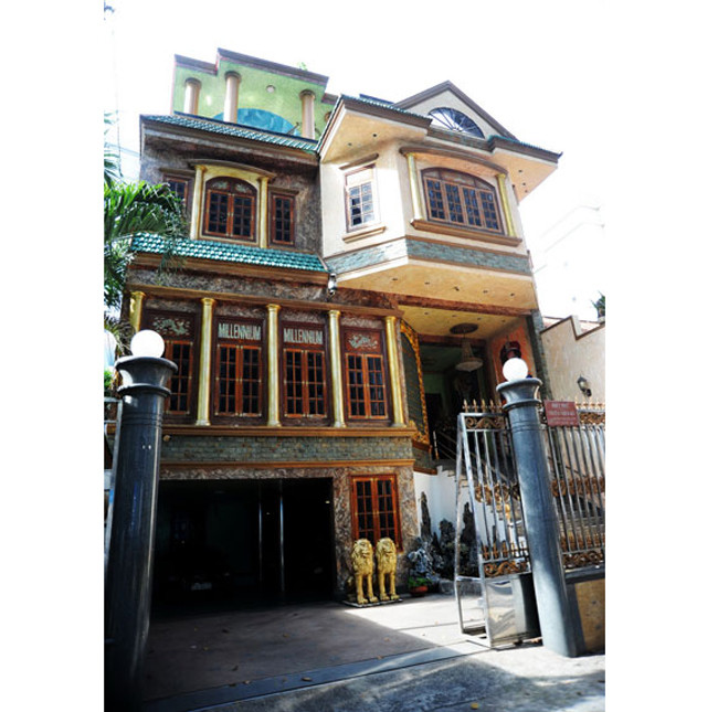 Căn biệt thự của Ngọc Sơn nằm trên mặt đường Sương Nguyệt Ánh (quận 1,TP HCM) với lối kiến trúc riêng độc đáo. Ảnh: Khám phái