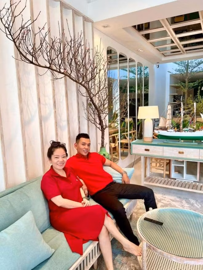 Bên trong ngôi nhà có thiết kể tươi mới, trẻ trung phù hợp với vợ chồng trẻ. Ảnh: FBNV