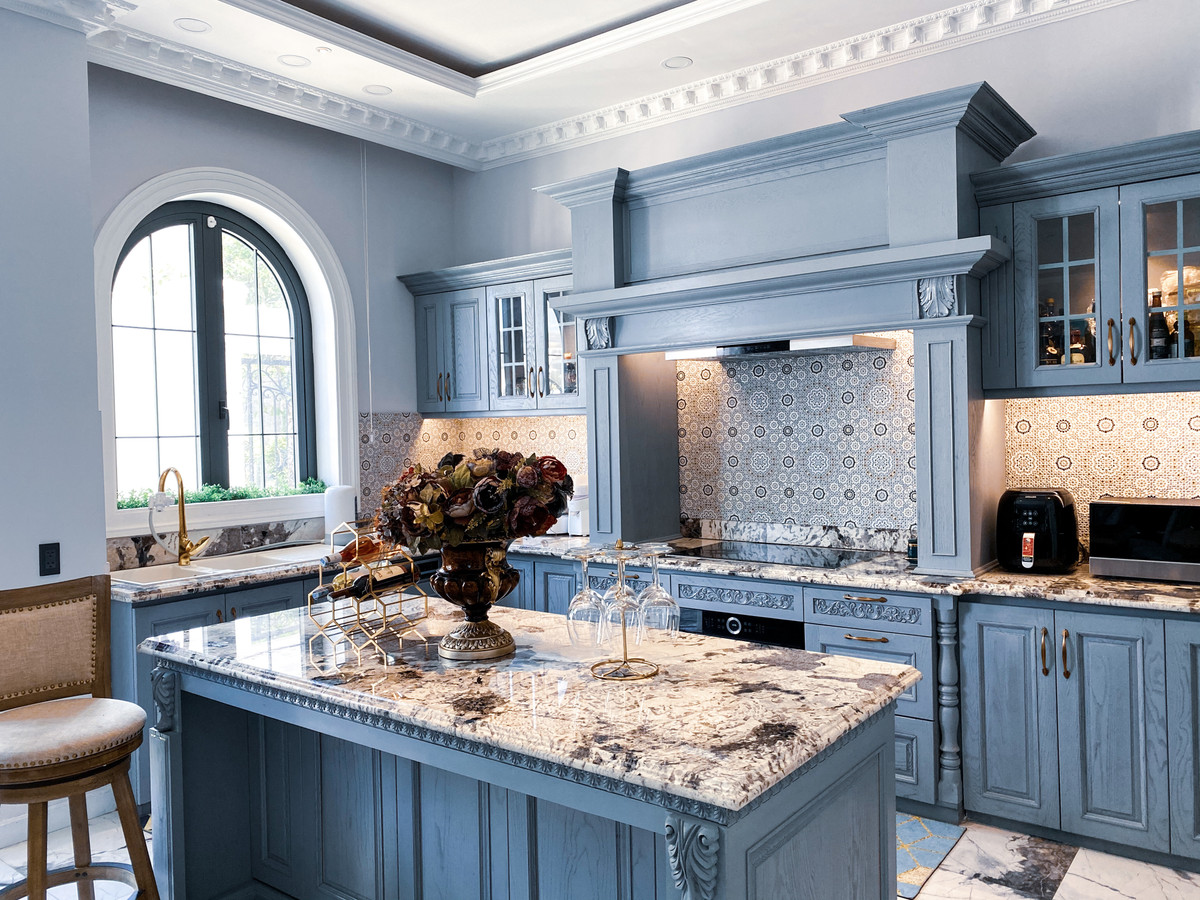 Khu bếp sang trọng và tiện nghi.