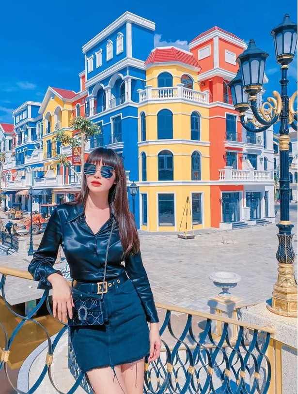 Hồi cuối năm 2020, Đăng Khôi âm thầm đặt mua trước loạt biệt thự trị giá 40 tỷ đồng tặng bà xã Thuỷ Anh nhân dịp kỷ niệm 7 năm ngày cưới.