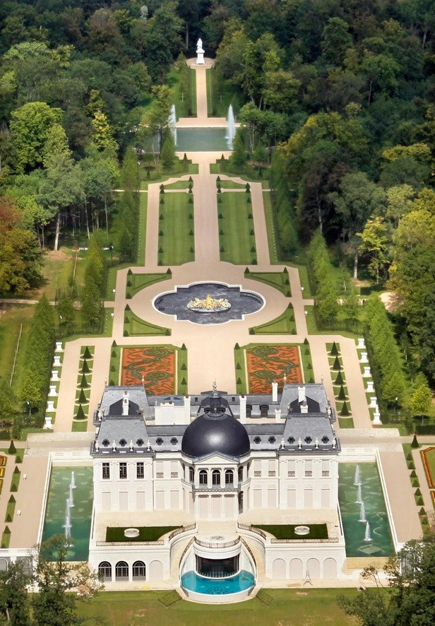 Trong một lần đi du lịch, Thái tử Mohammed chi 315 triệu USD (hơn 7.000 tỷ đồng) để sở hữu Cung điện Chateau Louis XIV ở Pháp. Ảnh: Al Jazeera