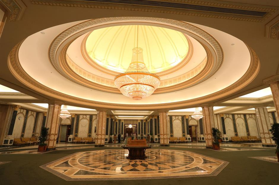 CNBC từng tiết lộ, các thành viên Hoàng gia Ả Rập Xê Út có cuộc sống khiến bất kỳ ai cũng phải ghen tị khi thường xuyên di chuyển bằng trực thăng riêng, sống trong những căn biệt thự nguy nga. Ảnh: lovePROPERTY