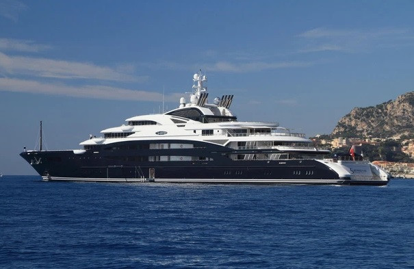 Một chiếc du thuyền riêng của Quốc vương trị giá hơn 12.000 tỷ đồng. Ảnh: Al Jazeera