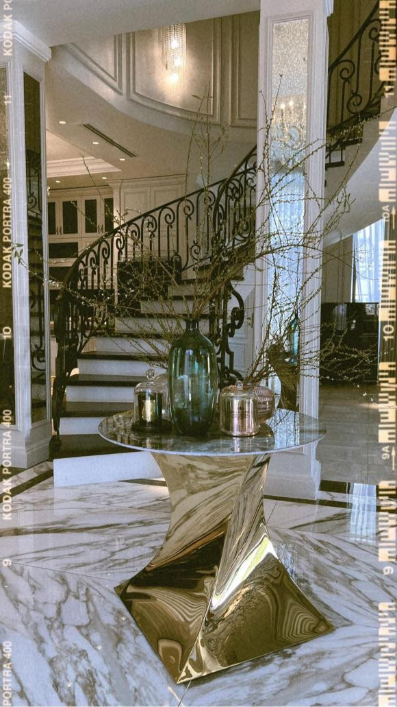 Huyền Baby chia sẻ tổng chi phí xây dựng và nội thất căn biệt thự là 100 tỷ đồng.