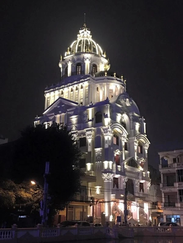 Choáng ngợp 3 lâu đài hot nhất Việt Nam lộng lẫy đón Tết Choang ngop 3 lau dai hot nhat Viet Nam long lay don Tet