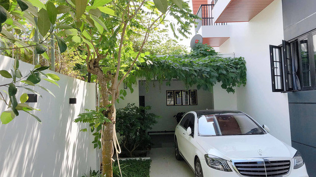 Gara ô tô cũng vô cùng rộng rãi.