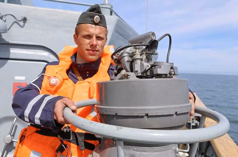 Thủy thủ tàu hộ vệ tên lửa Boiky.