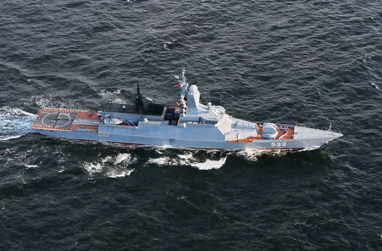 Mới đây, con tàu đã được điều động tham gia cuộc tập trận săn ngầm trên biển với mục tiêu đối phương do một chiếc tàu ngầm Kilo đóng giả.