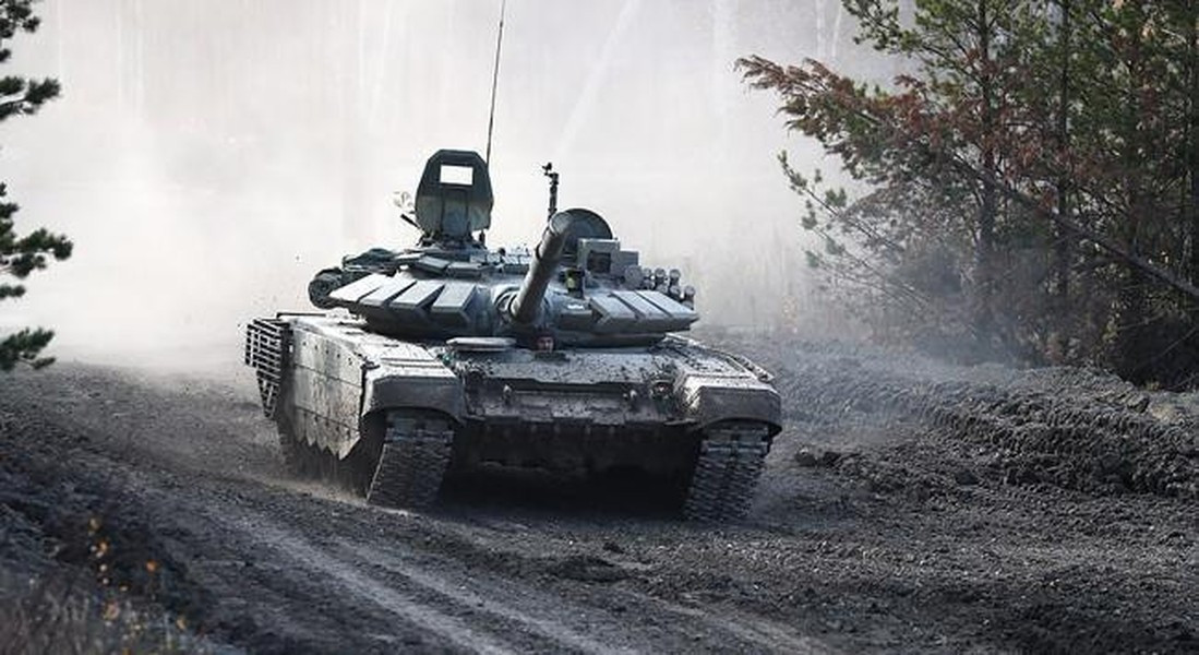 Pháo thủ có thể ngắm bắn ở khoảng cách xa và chính xác hơn nhờ tổ hợp kính ngắm đa kênh, trong khi khả năng bảo vệ được tăng cường bằng các cụm giáp phản ứng nổ Kontakt-5 xếp theo cấu hình vỏ sò của xe tăng T-90A.