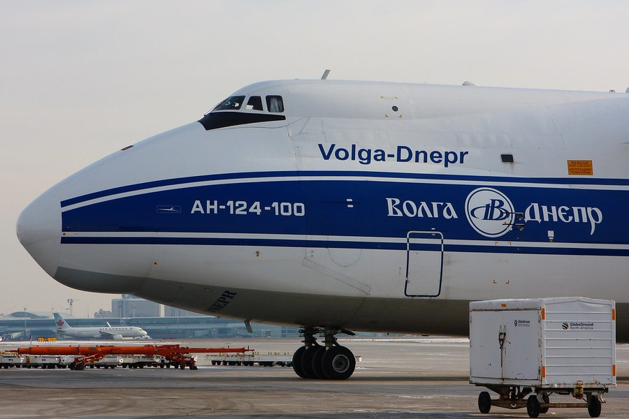 Thủ tướng Ukraine - ông Denys Shmyhal thông báo rằng Canada đã đồng ý bàn giao một chiếc Antonov An-124 Ruslan từ công ty vận tải hàng hóa Volga-Dnepr của Nga đang bị giữ lại trên lãnh thổ quốc gia Bắc Mỹ này.