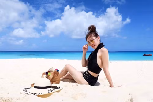 Chryseis Tan giới thiệu về mình cực đơn giản trên trang cá nhân Instagram: “Tôi muốn đi du lịch khắp thế giới”.