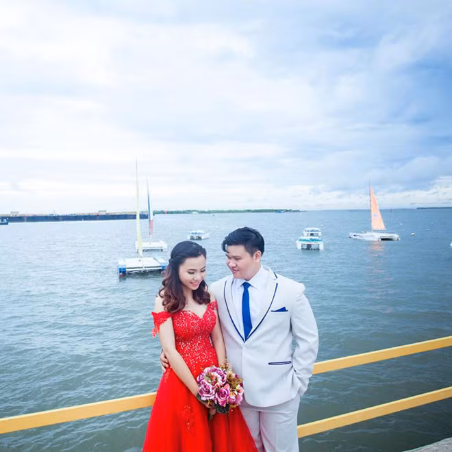 Không ít người gièm pha về chuyện tình thần tốc của Thế Hiển và Thúy Vy.