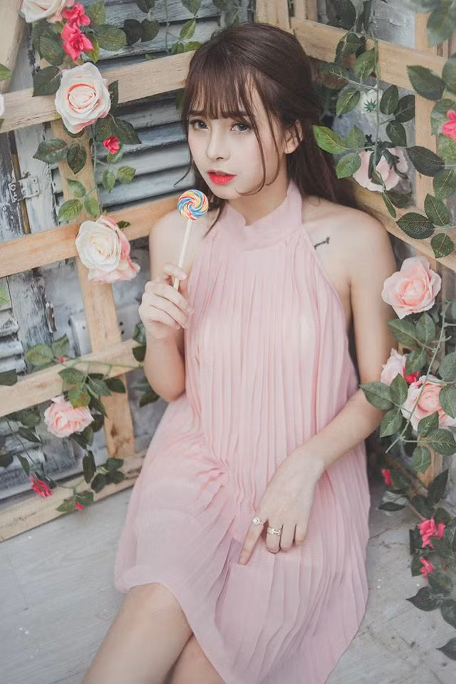 Không ít những lời khen ngợi dành cho Thảo Trang, thậm chí, có người so sánh nhan sắc và vóc dáng của cô với Ngọc Trinh.