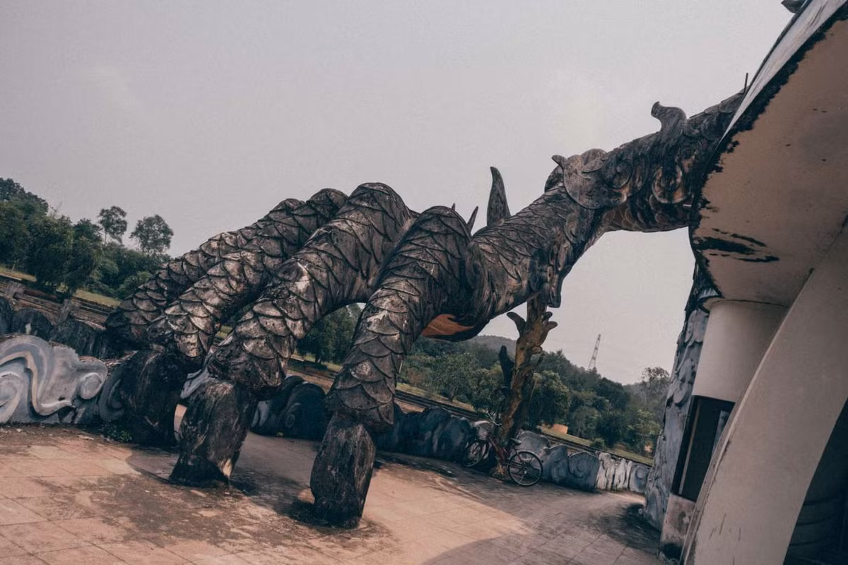 Công viên nước ban đầu được mở cửa vào năm 2004 và tốn tới 3 triệu USD (hơn 68 tỷ VND) để xây dựng. Trước khi được hoàn thiện, nơi này đã chào đón những vị khách đầu tiên, để rồi phải đóng cửa do các vấn đề kinh doanh chỉ một vài năm sau đó.