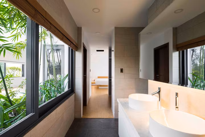 Phá vỡ mọi giới hạn, cách bố trí phòng tắm này mang đến cho gia chủ cảm giác thư giãn và thú vị, được hòa mình vào thiên nhiên xung quanh, vào thế giới bên ngoài.