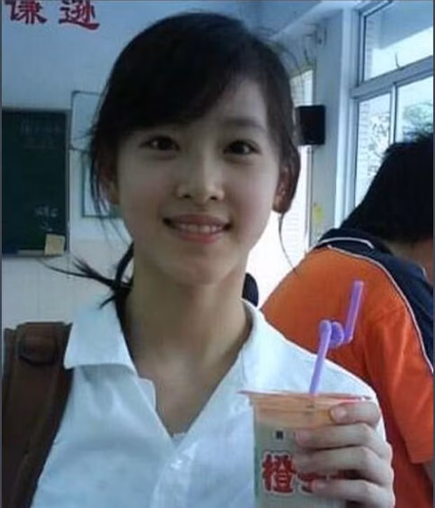 "Co be tra sua" lo anh thoi di hoc chua tung cong bo