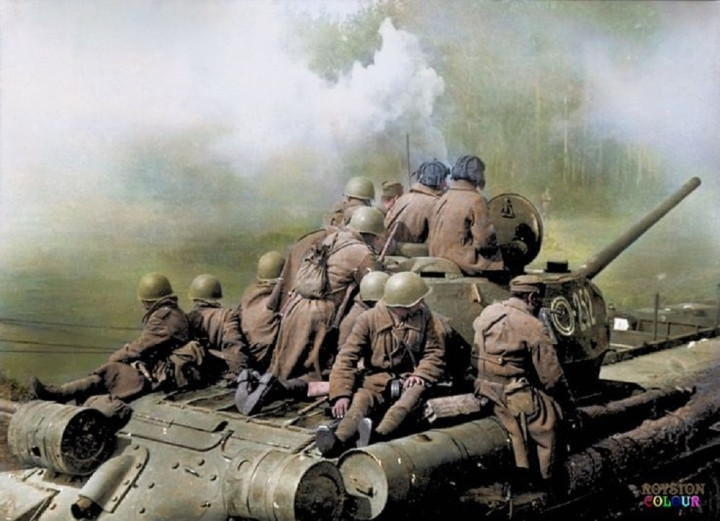 Vào ngày 18/12/1941, trung úy Lavrinenko tử trận sau khi trúng mảnh pháo cối của quân Đức gần Volokolamsk, Moscow. Cái chết của ông là mất mát to lớn đối với Hồng quân Liên Xô.