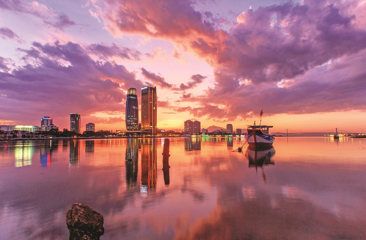 Song Han - trung tam cua do thi bien Da Nang dang vuon minh manh me