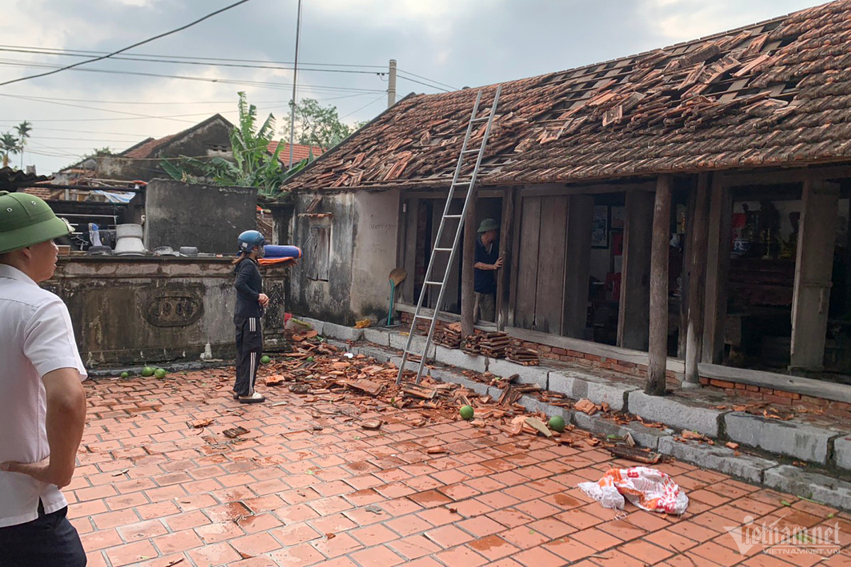 Khoảng 14h45 ngày 13/5/2024, trên địa bàn phường Phong Hải, thị xã Quảng Yên, tỉnh Quảng Ninh có mưa lớn kèm giông. Trong cơn mưa giông xuất hiện vòi rồng lớn. Ảnh: Vietnamnet.