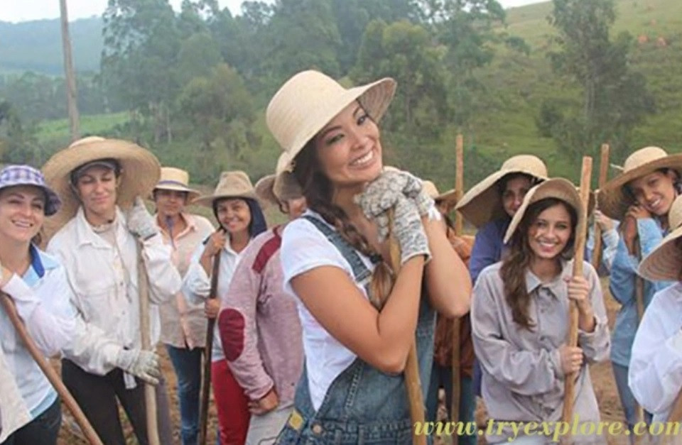 Ngôi làng Noiva do Cordeiro được thành lập bởi một phụ nữ có tên Maria Senhorinha de Lima. Bà định cư ở đây sau khi bị buộc tội ngoại tình và bị đuổi khỏi nhà vào năm 1891.