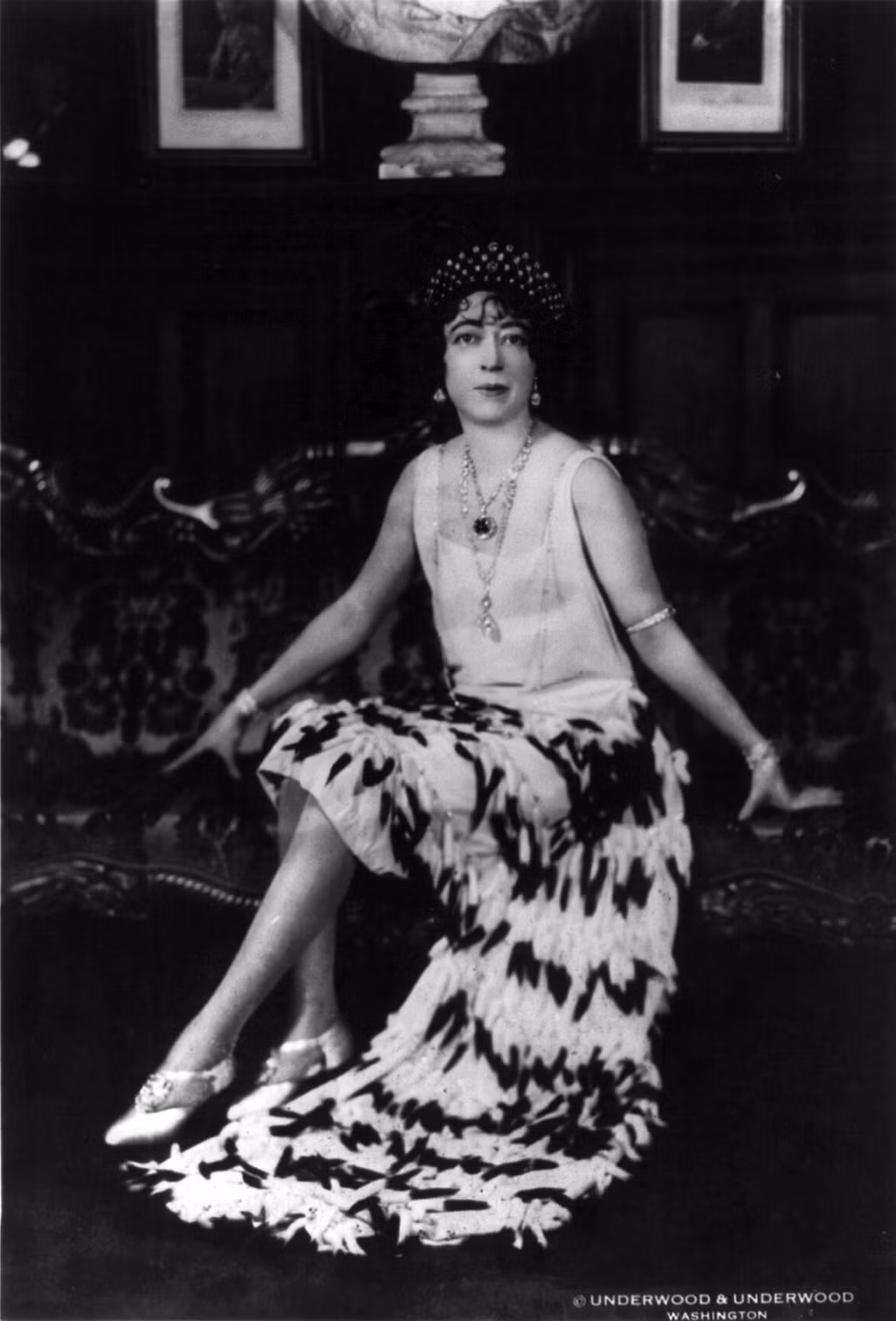 Ngôi nhà của vợ chồng Evalyn cũng xa hoa không kém. Bên trong căn nhà có tới 60 phòng để phục vụ các nhu cầu xa hoa của họ.