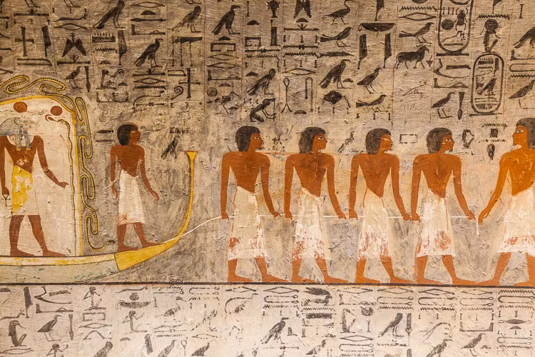 Bất ngờ thân thế quan tư tế quyền lực của Ai Cập cổ đại Bat ngo than the quan tu te quyen luc cua Ai Cap co dai