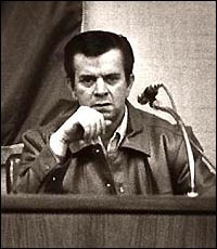 Khi tìm hiểu về cuộc đời của Carroll, nhiều người bất ngờ khi biết gã làm bài kiểm tra IQ năm 14 tuổi với kết quả là 152. Dù có chỉ số IQ cao nhưng gã lạm dụng ma túy, có các vấn đề về tâm thần nên chỉ học hết lớp 10 rồi đi vào con đường tội ác.