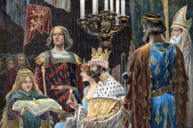 Ngay cả khi nhà vua và hoàng hậu đi ngủ, họ cũng không bao giờ đóng cửa phòng vì những người hầu luôn túc trực ở bên ngoài, ghi chép tỉ mỉ về các sinh hoạt hàng ngày của chủ nhân.