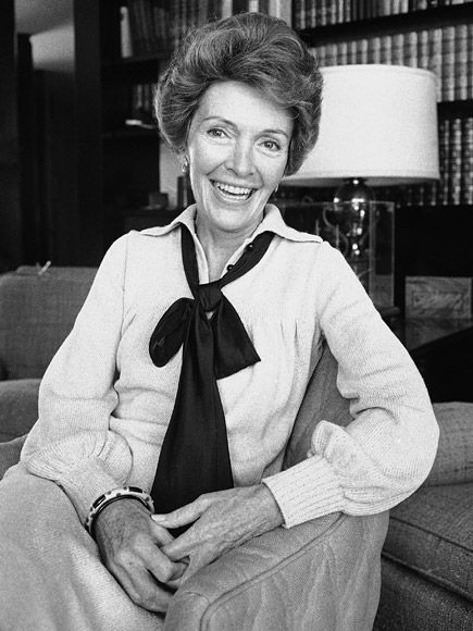 Không những vậy, đệ nhất phu nhân Nancy có nhiều dấu ấn trong lĩnh vực chính trị khi làm cố vấn bên cạnh chồng mình - Tổng thống Ronald Reagan.