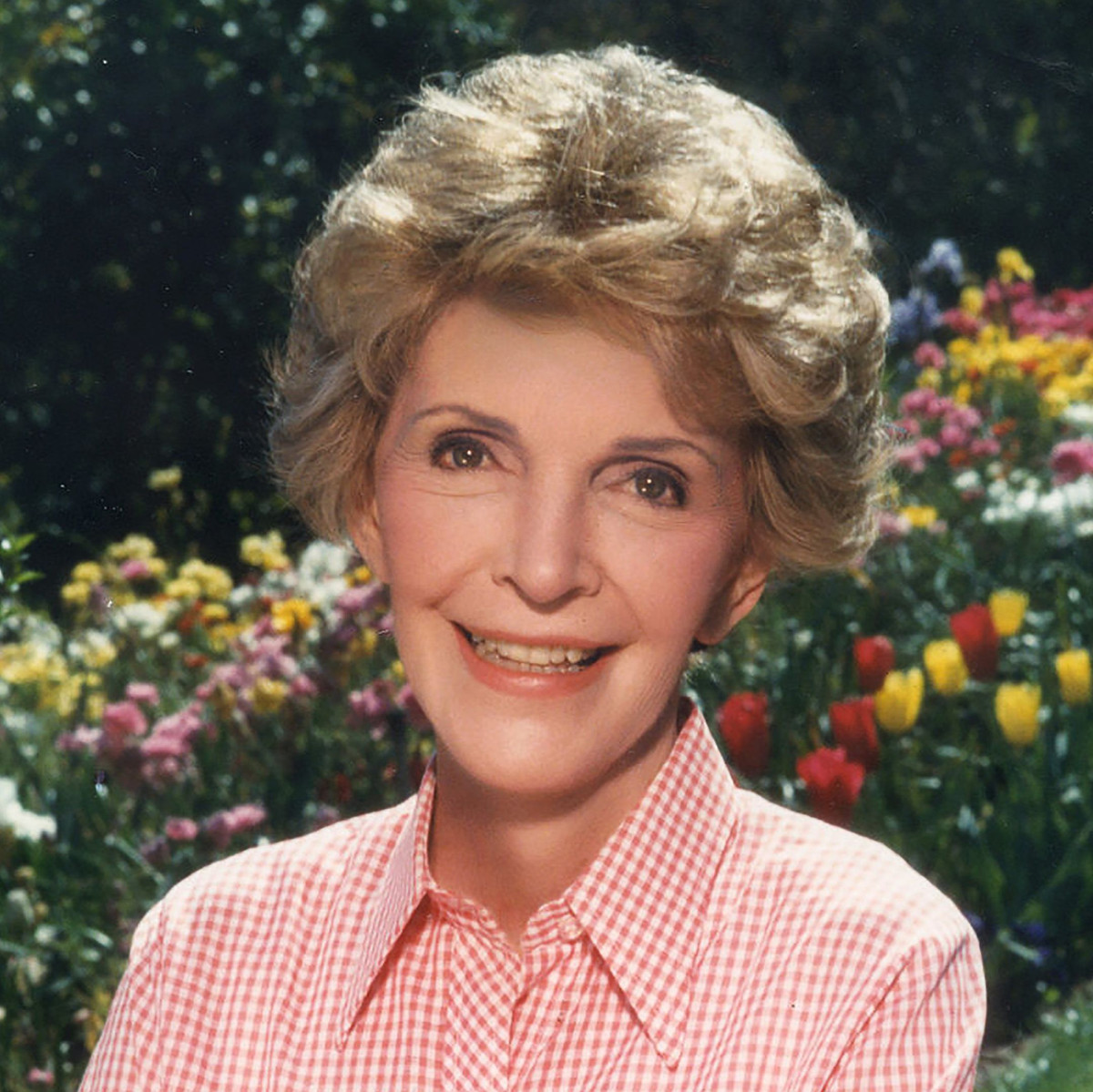 Là đệ nhất phu nhân Mỹ từ 1981-1989, bà Nancy Reagan là một trong những biểu tượng thời trang nổi tiếng thế giới. Bà thường mặc những trang phục thiết kế theo phong cách thể thao.