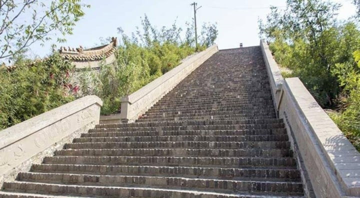 Trước nhiều đồn đoán của người dân về âm thanh ma quái phát ra từ lăng Thiên Tử, các chuyên gia đã bắt tay vào nghiên cứu nhằm tìm ra lời giải.