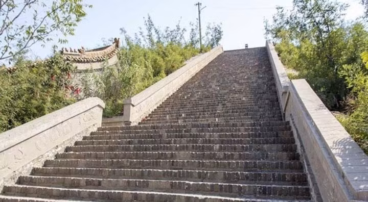 Trước nhiều đồn đoán của người dân về âm thanh ma quái phát ra từ lăng Thiên Tử, các chuyên gia đã bắt tay vào nghiên cứu nhằm tìm ra lời giải.