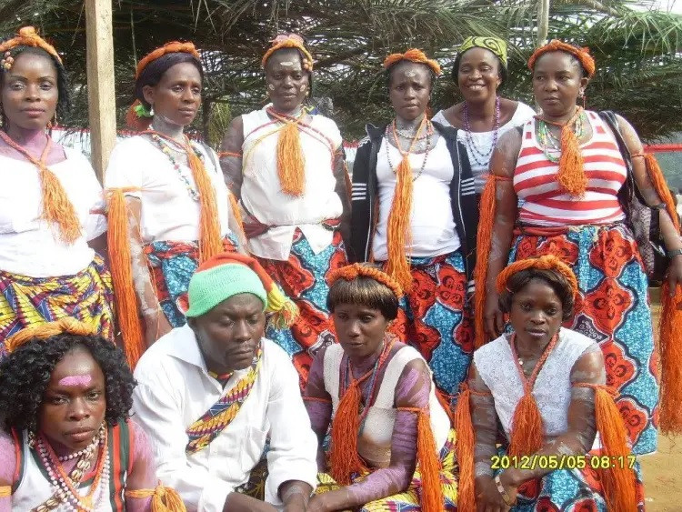 Phụ nữ bộ tộc Balue có quyền quyết định trong nhiều việc. Họ chi phối mọi thứ trong gia đình và được kính trọng bậc nhất.