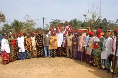 Theo luật lệ được lưu truyền qua nhiều thế hệ của người Balue, người con đầu lòng của người chị cả trong gia đình được thừa kế tài sản từ anh trai của người mẹ. Đứa trẻ này có thể sử dụng tài sản theo ý muốn của mình.