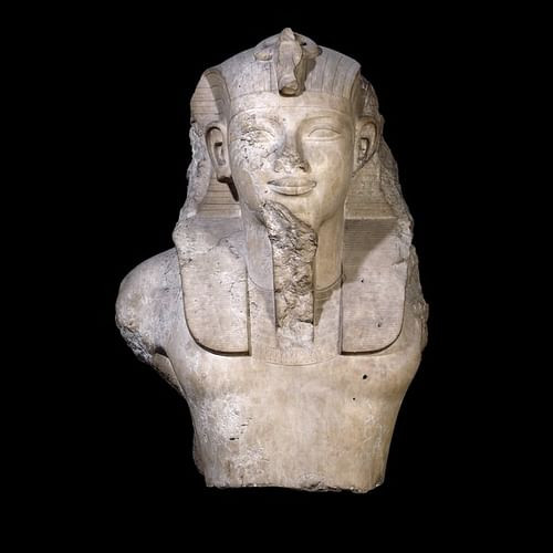 Trong suốt thời gian cai trị, pharaoh Amenhotep III có tài thao lược nên đã đưa vương quốc Ai Cập bước vào thời kỳ thịnh vượng và trở thành một đế chế hùng mạnh khiến nhiều kẻ thù khiếp sợ.
