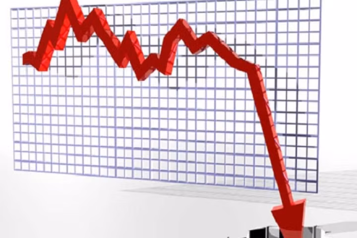 Chiến tranh thế giới 3 xảy ra cũng được được các chuyên gia dự báo sẽ khiến nền kinh tế thế giới lao dốc. Các nguồn cung cấp lương thực, thực phẩm, thuốc men... có thể bị đứt gãy khiến cung ít hơn cầu.