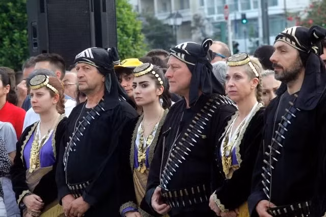 Theo thời gian, phong tục "đi dã ngoại cùng người chết" dần thu nhỏ lại khi nhiều người Pontics đi làm ăn xa không thể về quê trong dịp này.