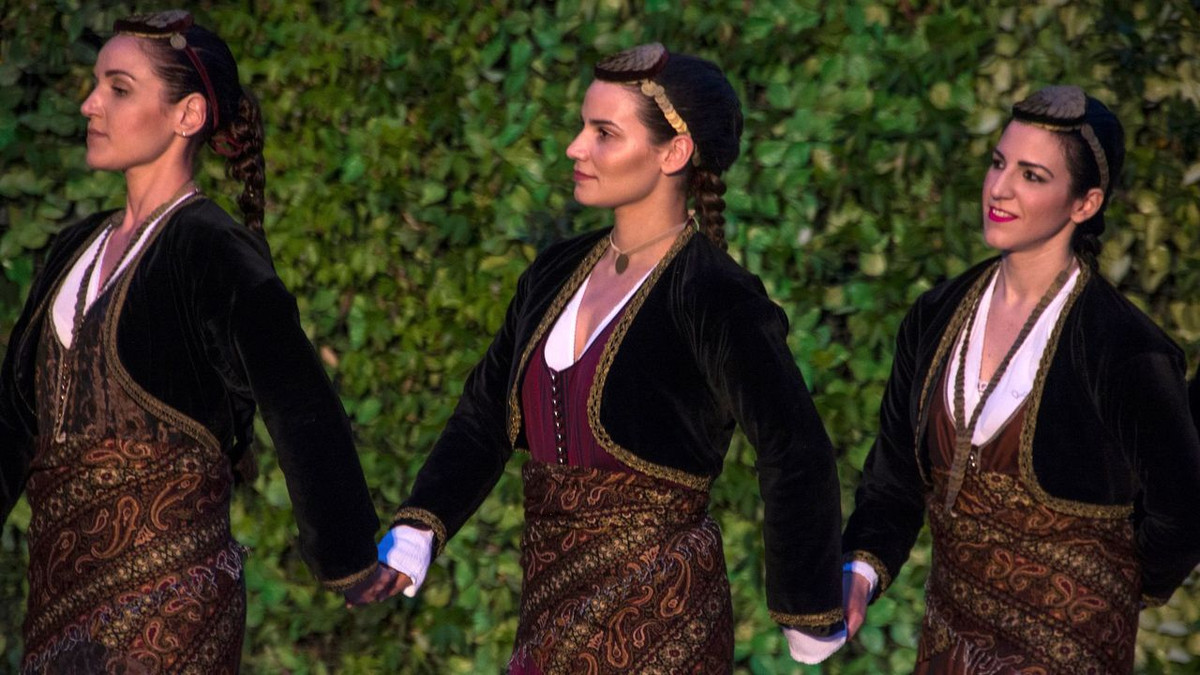 Vào ngày lễ Thánh Thomas, không ai được phép khóc. Thay vào đó, mọi người cười nói, nhớ lại những kỷ niệm đẹp với người quá cố.