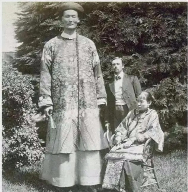 Zhan Shichai được xem là người đàn ông cao nhất thời nhà Thanh khi sở hữu chiều cao hơn 2,44m.