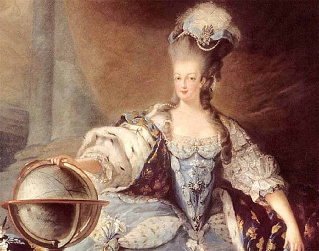 Trong thời gian bị giam cầm, hoàng hậu Marie Antoinette nhớ đến con trai và bật khóc nhiều lần. Sau khi nghe tuyên án tử hình, bà đã viết một bức thư cho Elisabeth - em gái của người chồng quá cố.