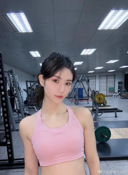 Cô đang theo học Đại học thể thao Bắc Kinh và được dự đoán còn tiến xa.